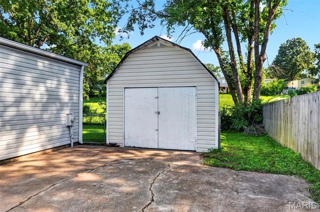 51 Cedar Field Drive, Pacific, MO 63069