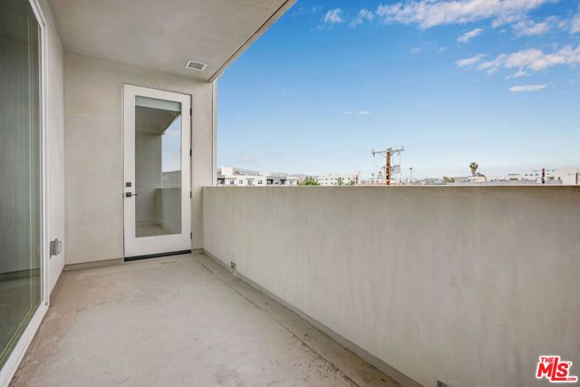 5657 Virginia Avenue 303, Los Angeles, CA 90038