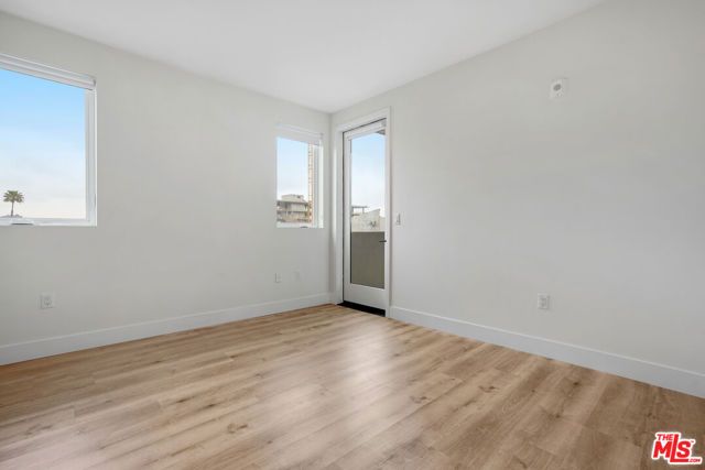 5657 Virginia Avenue 303, Los Angeles, CA 90038