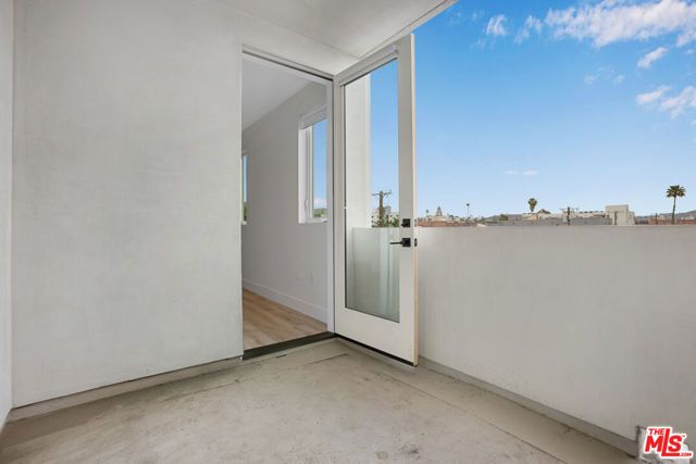 5657 Virginia Avenue 303, Los Angeles, CA 90038