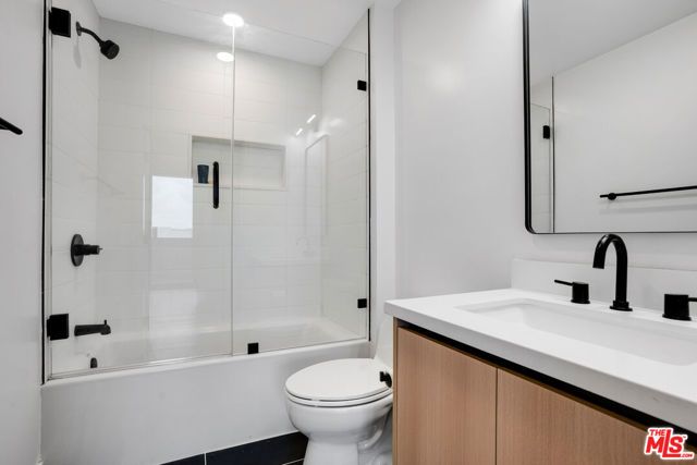 5657 Virginia Avenue 303, Los Angeles, CA 90038