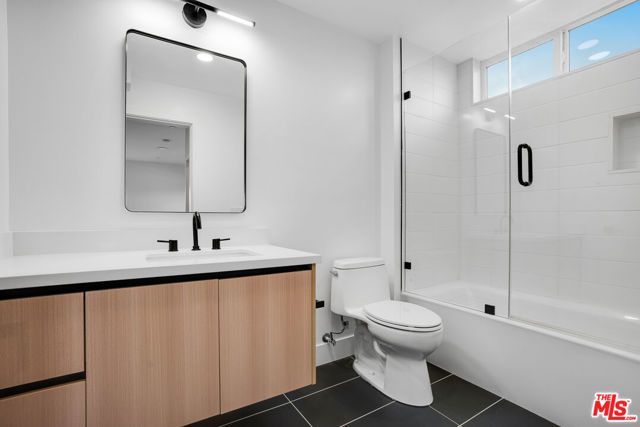 5657 Virginia Avenue 303, Los Angeles, CA 90038