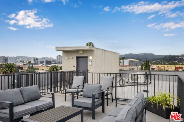 5657 Virginia Avenue 303, Los Angeles, CA 90038
