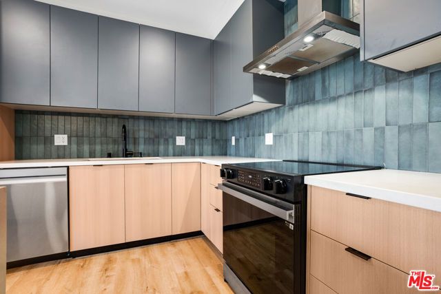 5657 Virginia Avenue 303, Los Angeles, CA 90038