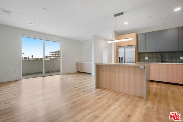 5657 Virginia Avenue 303, Los Angeles, CA 90038