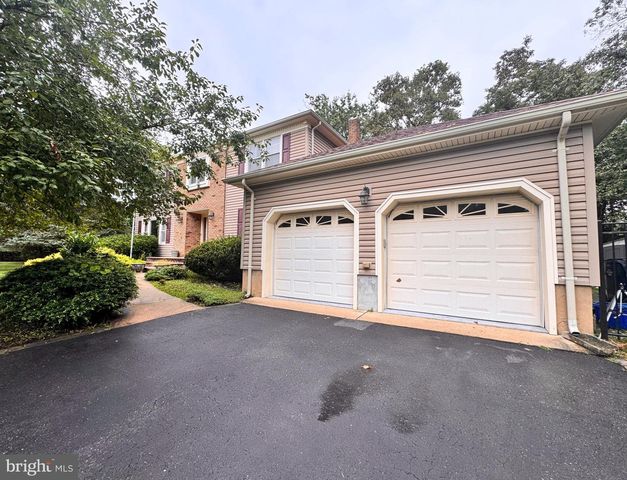 24 POPLAR AVE, North Brunswick, NJ 08902