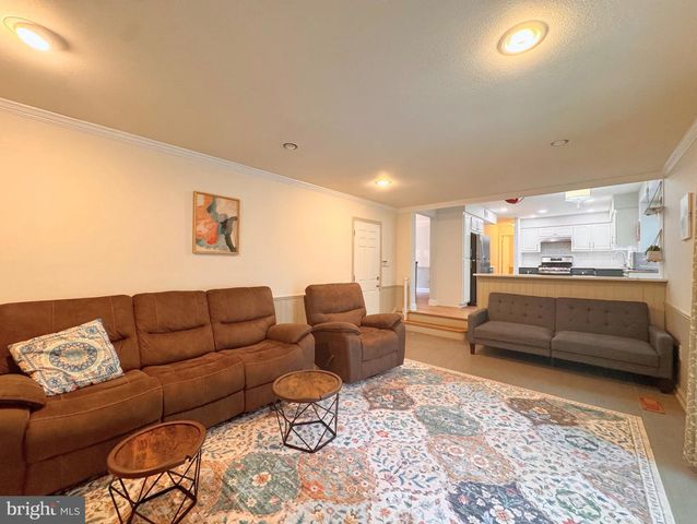 24 POPLAR AVE, North Brunswick, NJ 08902