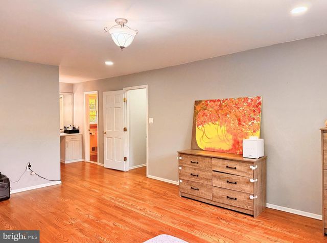 24 POPLAR AVE, North Brunswick, NJ 08902