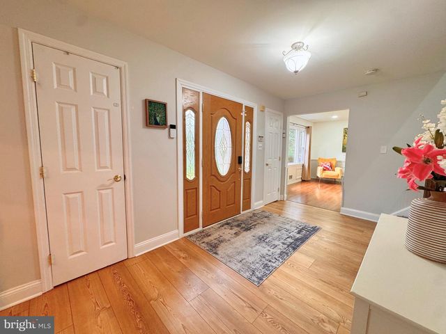 24 POPLAR AVE, North Brunswick, NJ 08902