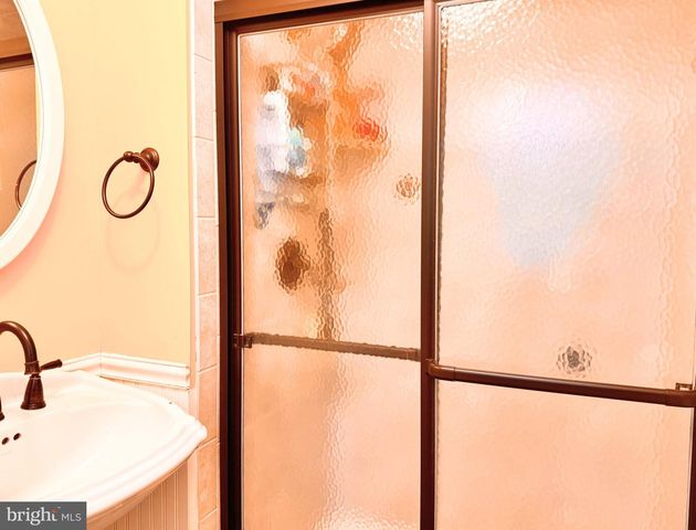 24 POPLAR AVE, North Brunswick, NJ 08902