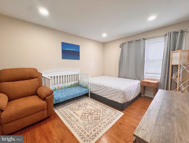24 POPLAR AVE, North Brunswick, NJ 08902