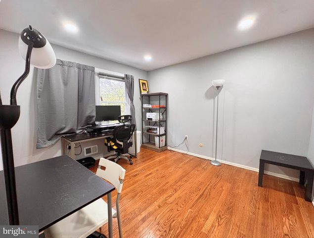 24 POPLAR AVE, North Brunswick, NJ 08902