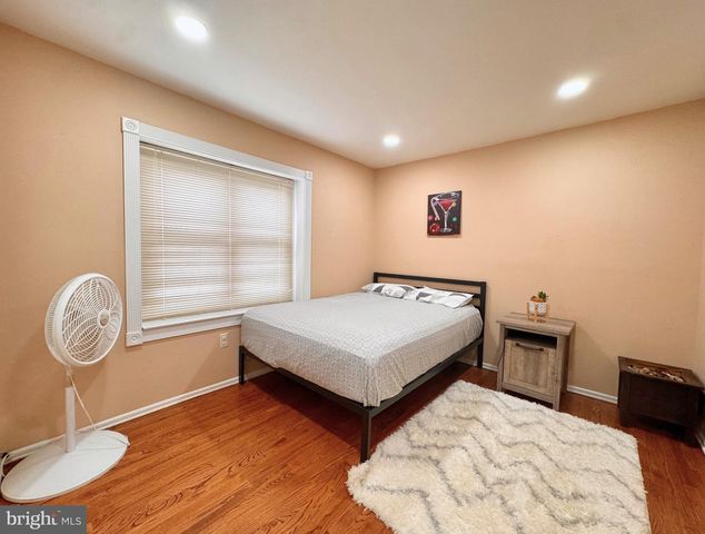 24 POPLAR AVE, North Brunswick, NJ 08902