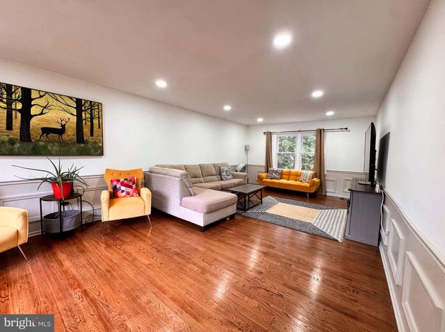 24 POPLAR AVE, North Brunswick, NJ 08902