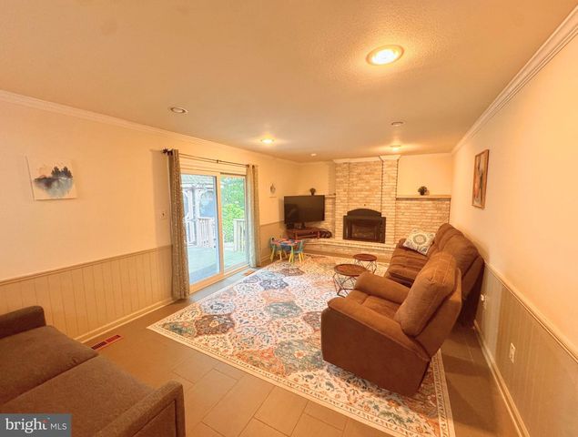 24 POPLAR AVE, North Brunswick, NJ 08902