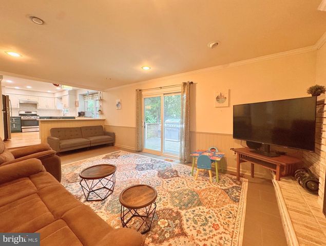 24 POPLAR AVE, North Brunswick, NJ 08902