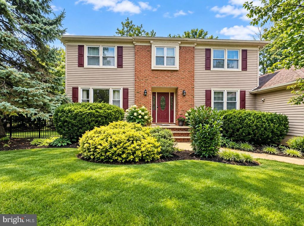 24 POPLAR AVE, North Brunswick, NJ 08902