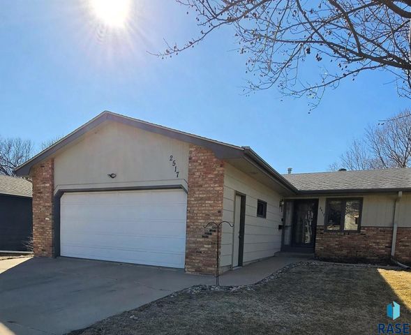 2517 S Cook Rd Road, Sioux Falls, SD 57105