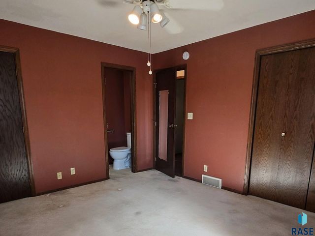 2517 S Cook Rd Road, Sioux Falls, SD 57105