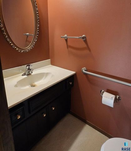 2517 S Cook Rd Road, Sioux Falls, SD 57105