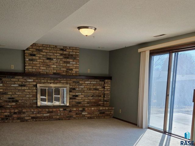 2517 S Cook Rd Road, Sioux Falls, SD 57105