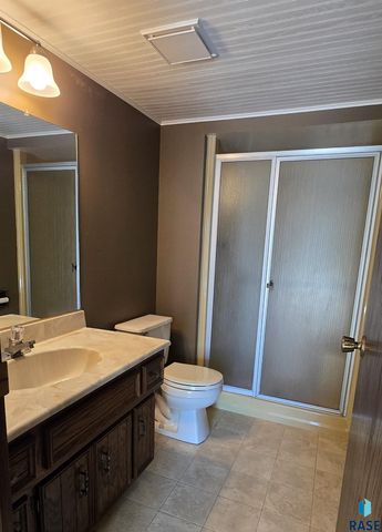 2517 S Cook Rd Road, Sioux Falls, SD 57105