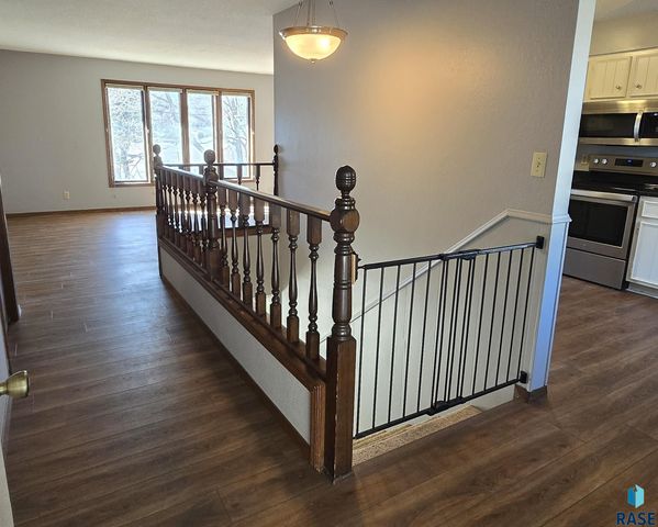 2517 S Cook Rd Road, Sioux Falls, SD 57105