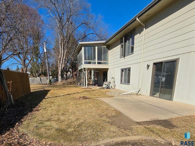2517 S Cook Rd Road, Sioux Falls, SD 57105