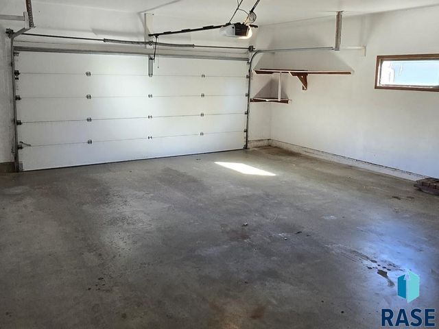 2517 S Cook Rd Road, Sioux Falls, SD 57105