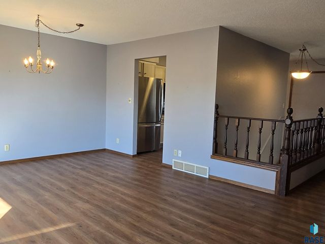 2517 S Cook Rd Road, Sioux Falls, SD 57105