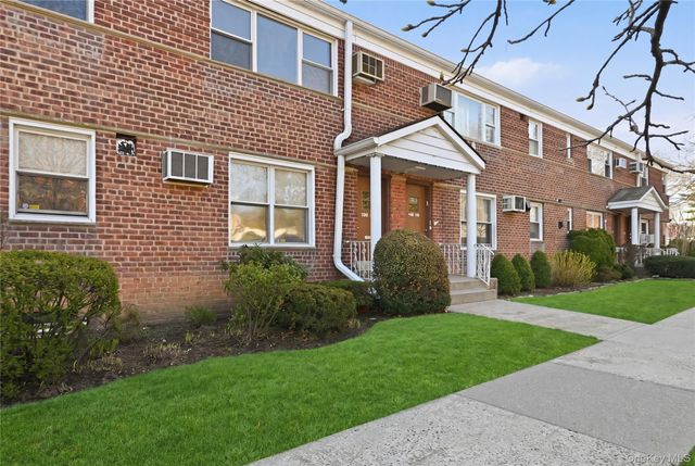 196-32 Pompeii Avenue 2C, Holliswood, NY 11423