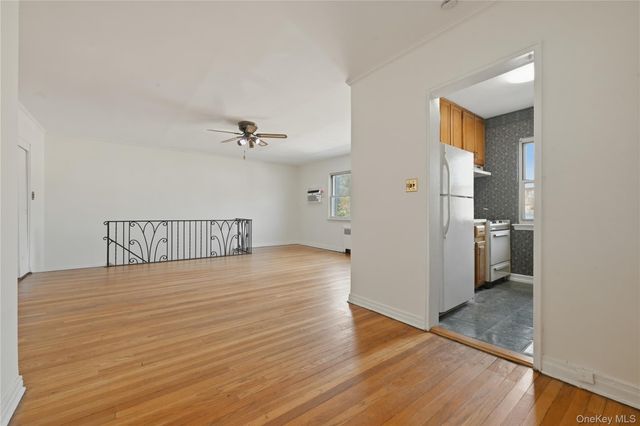 196-32 Pompeii Avenue 2C, Holliswood, NY 11423