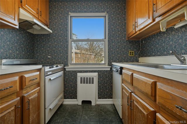 196-32 Pompeii Avenue 2C, Holliswood, NY 11423