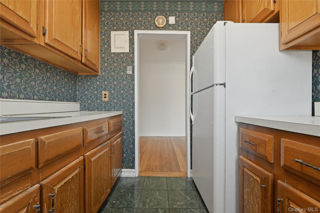 196-32 Pompeii Avenue 2C, Holliswood, NY 11423