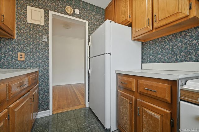 196-32 Pompeii Avenue 2C, Holliswood, NY 11423
