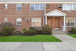 196-32 Pompeii Avenue 2C, Holliswood, NY 11423