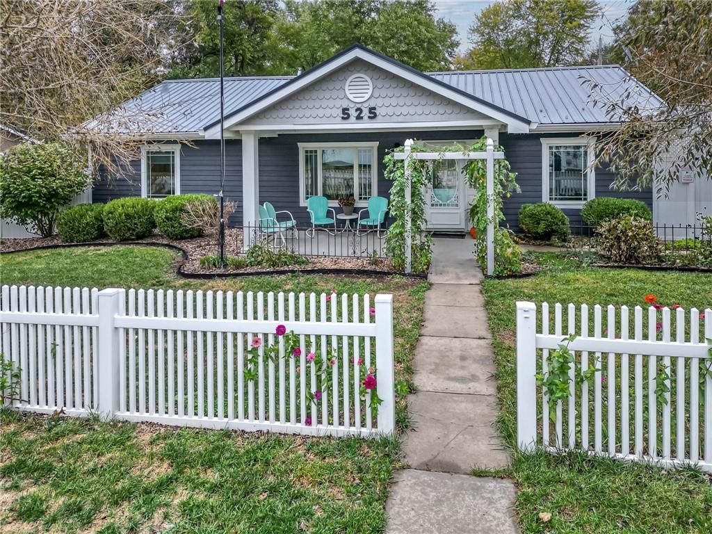 525 Pleasant Street, Tonganoxie, KS 66086