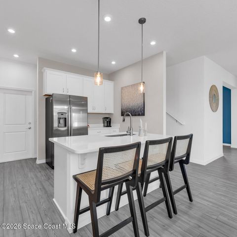 906 Castleford Avenue NE, Palm Bay, FL 32905