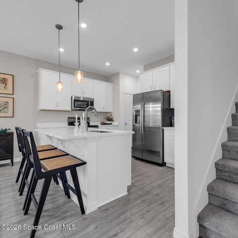906 Castleford Avenue NE, Palm Bay, FL 32905