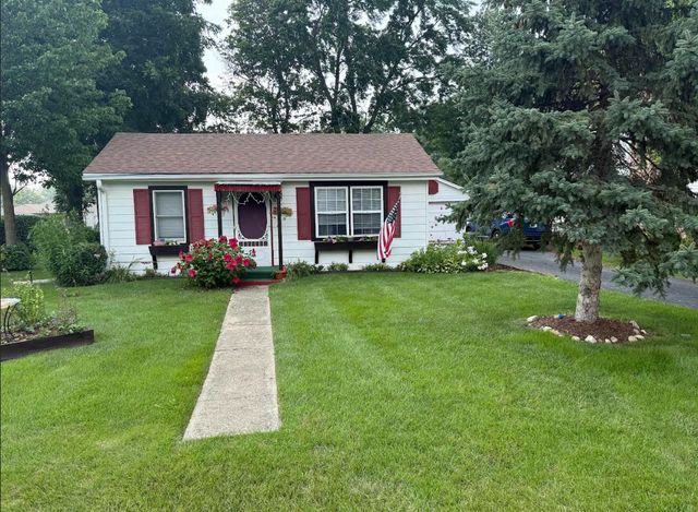 101 Oakleaf Road, Lake In The Hills, IL 60156