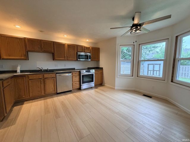 4122 Hedgewood Court, Newburgh, IN 47630
