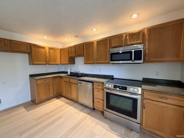 4122 Hedgewood Court, Newburgh, IN 47630