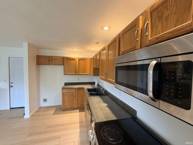 4122 Hedgewood Court, Newburgh, IN 47630