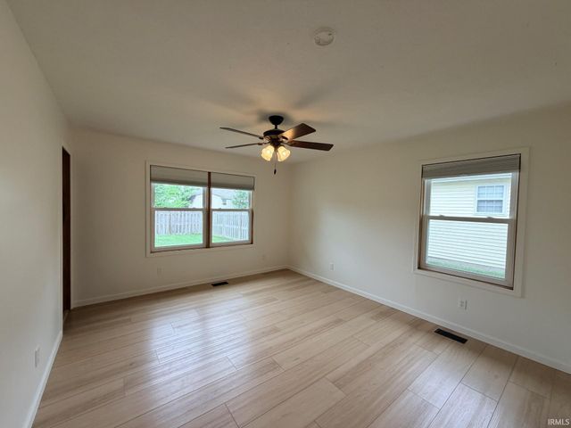 4122 Hedgewood Court, Newburgh, IN 47630