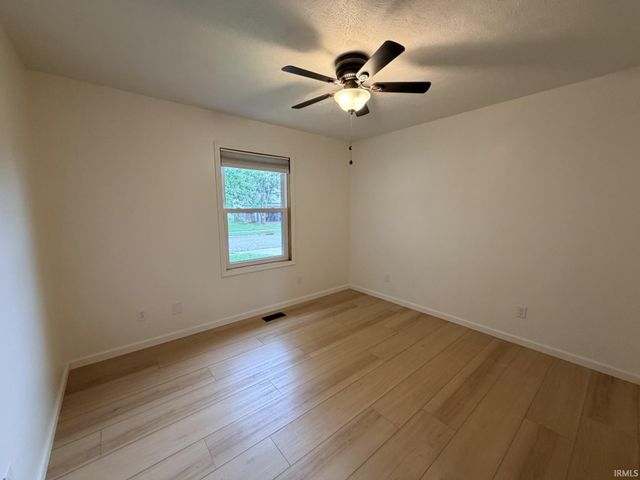4122 Hedgewood Court, Newburgh, IN 47630