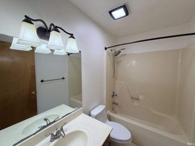 4122 Hedgewood Court, Newburgh, IN 47630