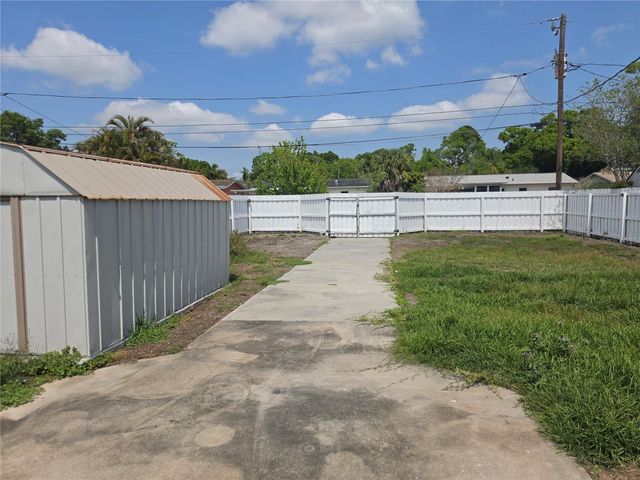 725 43RD AVENUE N, St Petersburg, FL 33703