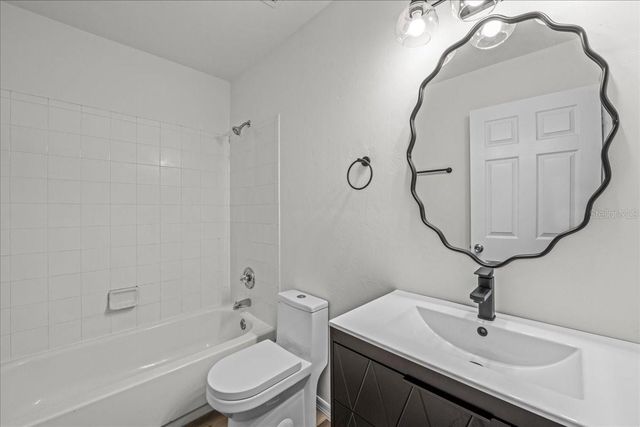 415 NW 10TH STREET, Gainesville, FL 32601