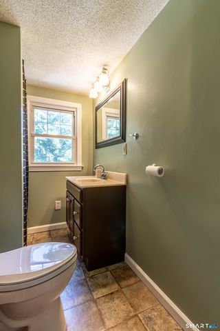 21 Overland Street, Manchester, CT 06040