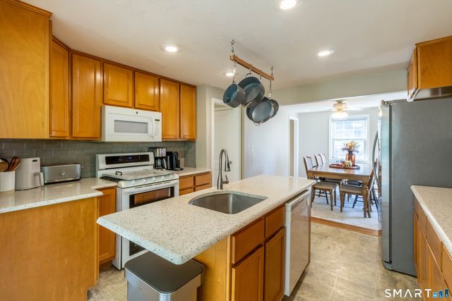 21 Overland Street, Manchester, CT 06040